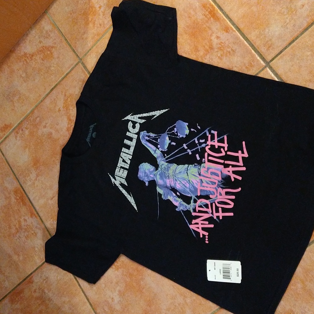 Metallica t shirt